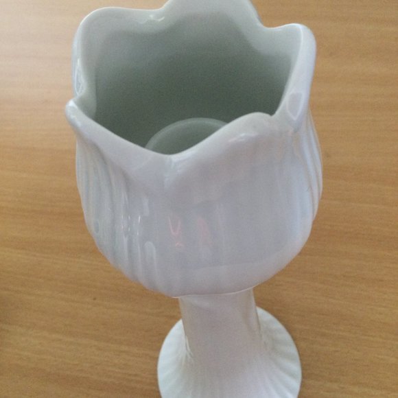White ceramic porcelain tulip candleholder bud vase small chip home decor - Picture 3 of 8